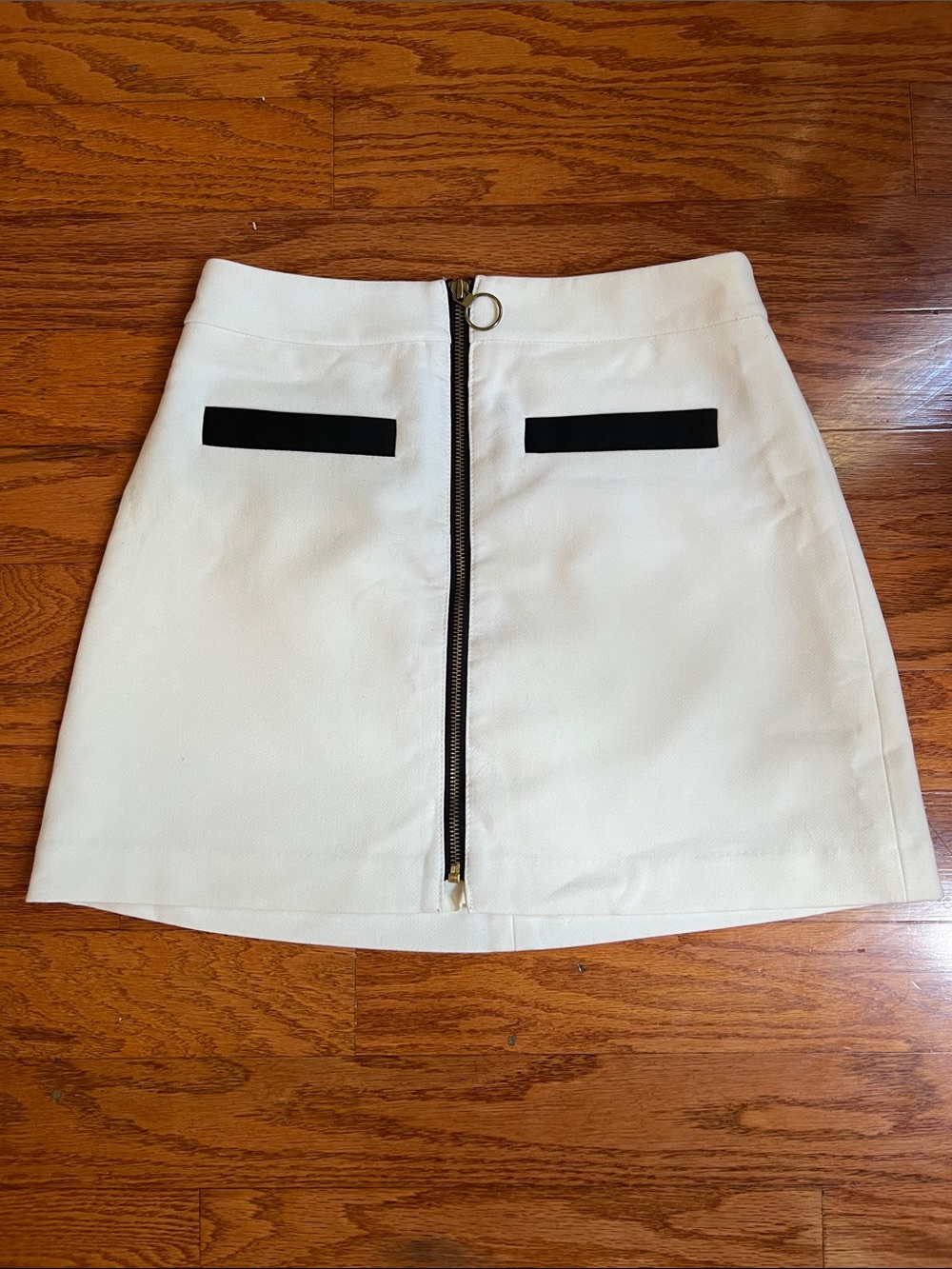 White Zipper Front A-Line Mini Skirt with Black Trim from Express size 4